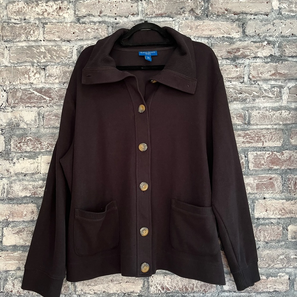 Black button down front shackett. Excellent like new condition smoke/pet free🌸